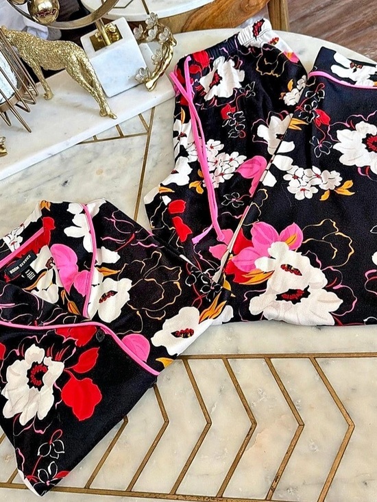 Room Service Other - Room Service Floral Pajama Set in Black & Pink Size Medium